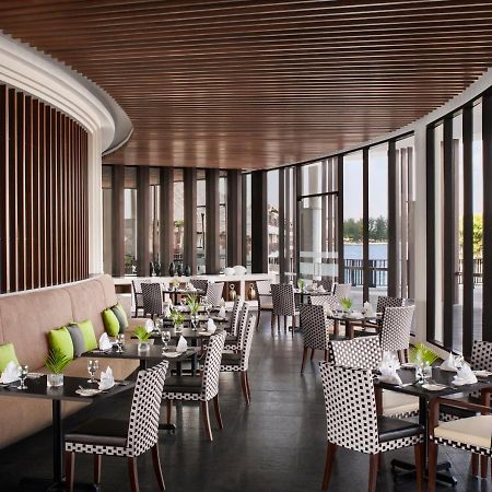 Avani Sepang Goldcoast Resort Kampong Bagan Lalang Eksteriør bilde The restaurant