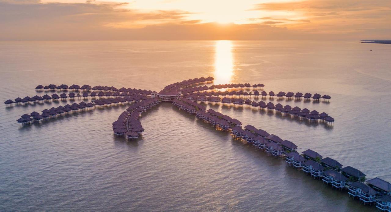 Avani Sepang Goldcoast Resort Kampong Bagan Lalang Eksteriør bilde Aerial view of the resort