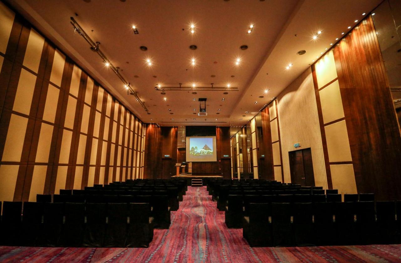 Avani Sepang Goldcoast Resort Kampong Bagan Lalang Eksteriør bilde The Auditorium
