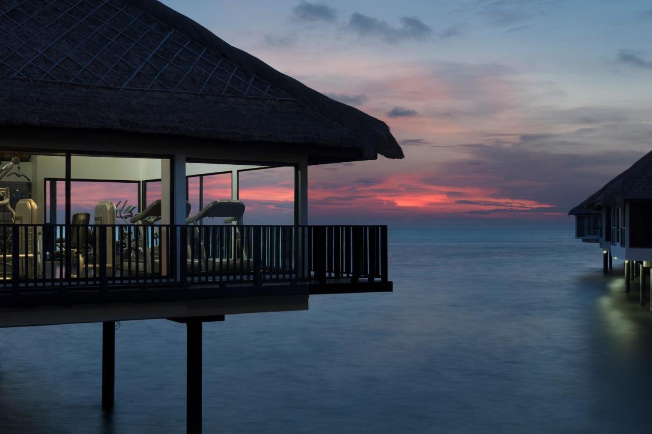 Avani Sepang Goldcoast Resort Kampong Bagan Lalang Eksteriør bilde Sunset at the water villas