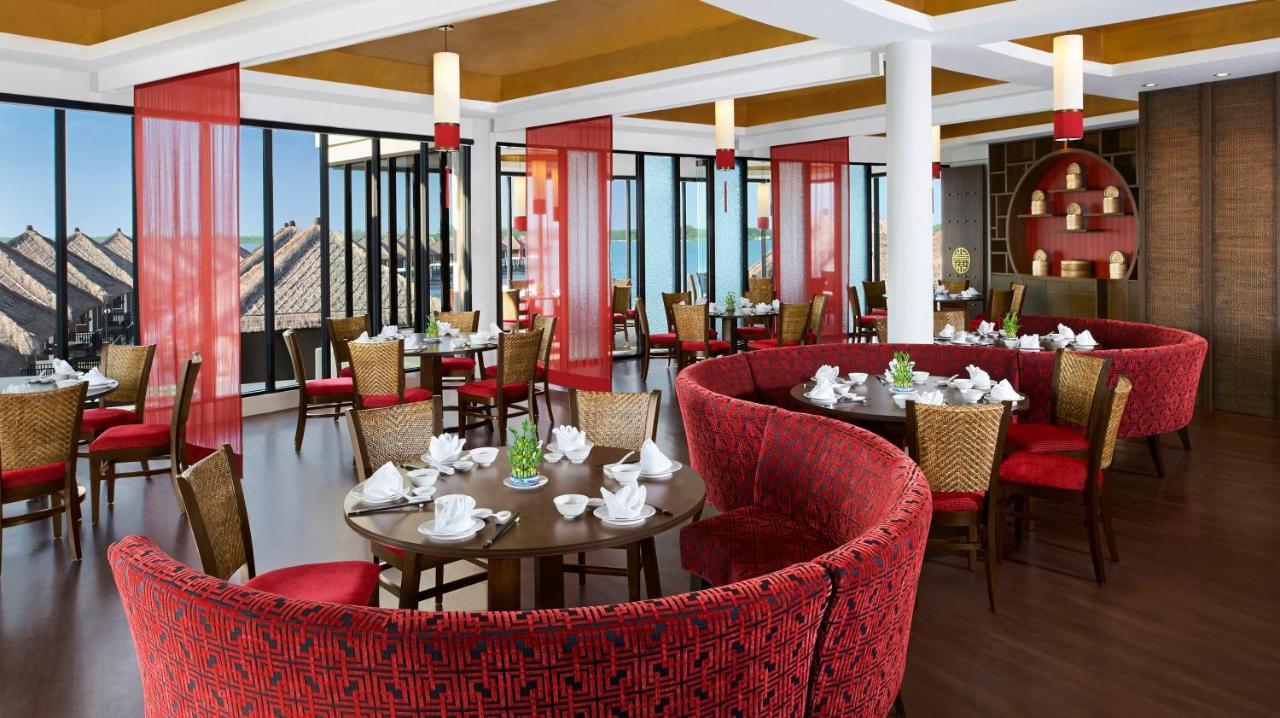 Avani Sepang Goldcoast Resort Kampong Bagan Lalang Eksteriør bilde The restaurant