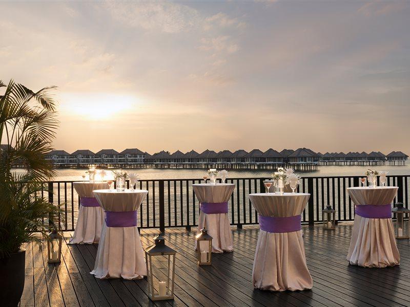 Avani Sepang Goldcoast Resort Kampong Bagan Lalang Eksteriør bilde Sunset view from the hotel