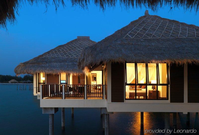 Avani Sepang Goldcoast Resort Kampong Bagan Lalang Eksteriør bilde Water villa at Le Méridien Maldives Resort & Spa