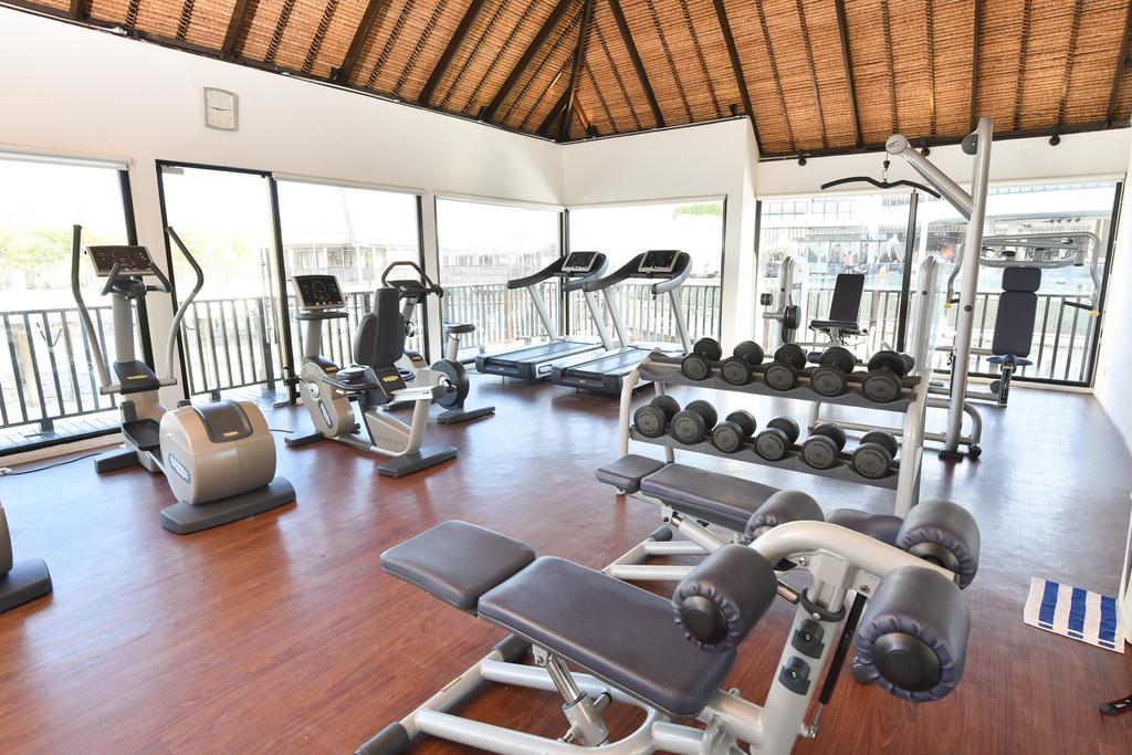 Avani Sepang Goldcoast Resort Kampong Bagan Lalang Eksteriør bilde A gym at a resort