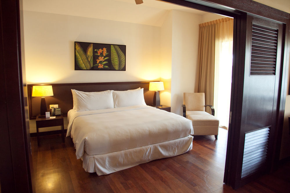 Avani Sepang Goldcoast Resort Kampong Bagan Lalang Eksteriør bilde A bedroom at the Shangri-La Hotel, Kuala Lumpur